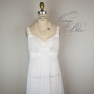 Vintage 1950's Romantic White Ethereal Nightie with Lace & Bow by Vanity Fair 38